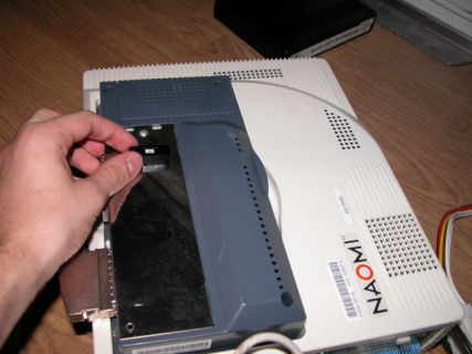 On met le dongle du jeu sur la DIMM Board